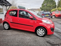 PEUGEOT 107